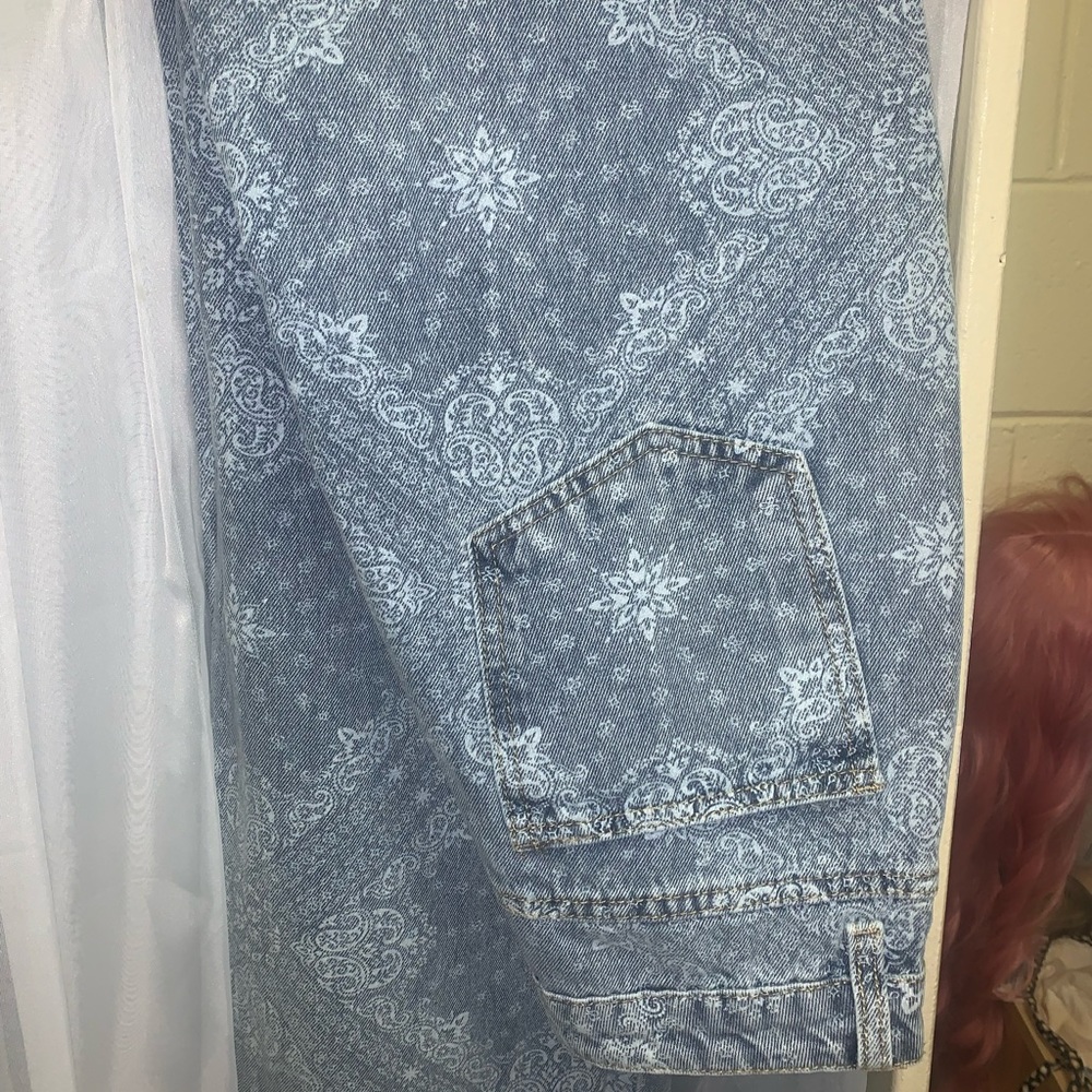 A5 - 254 Vestique bandana patterned Jeans blue and white size medium NWOT - Picture 5 of 11